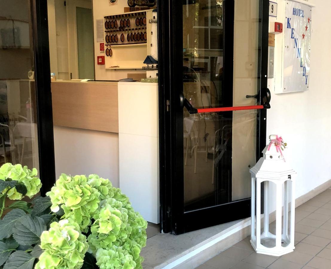Hotel Kennedy Bellaria-Igea Marina Esterno foto