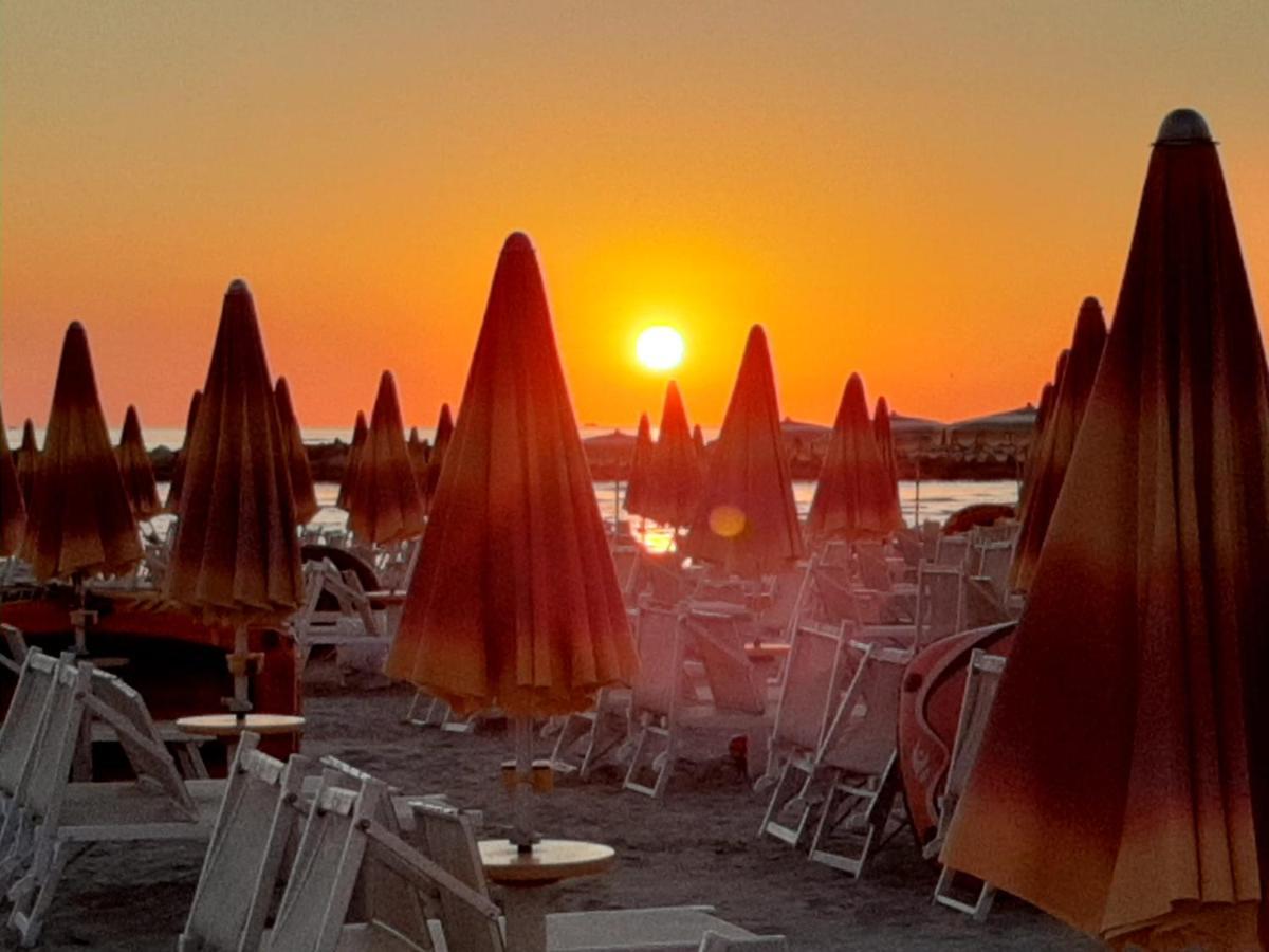 Hotel Kennedy Bellaria-Igea Marina Esterno foto