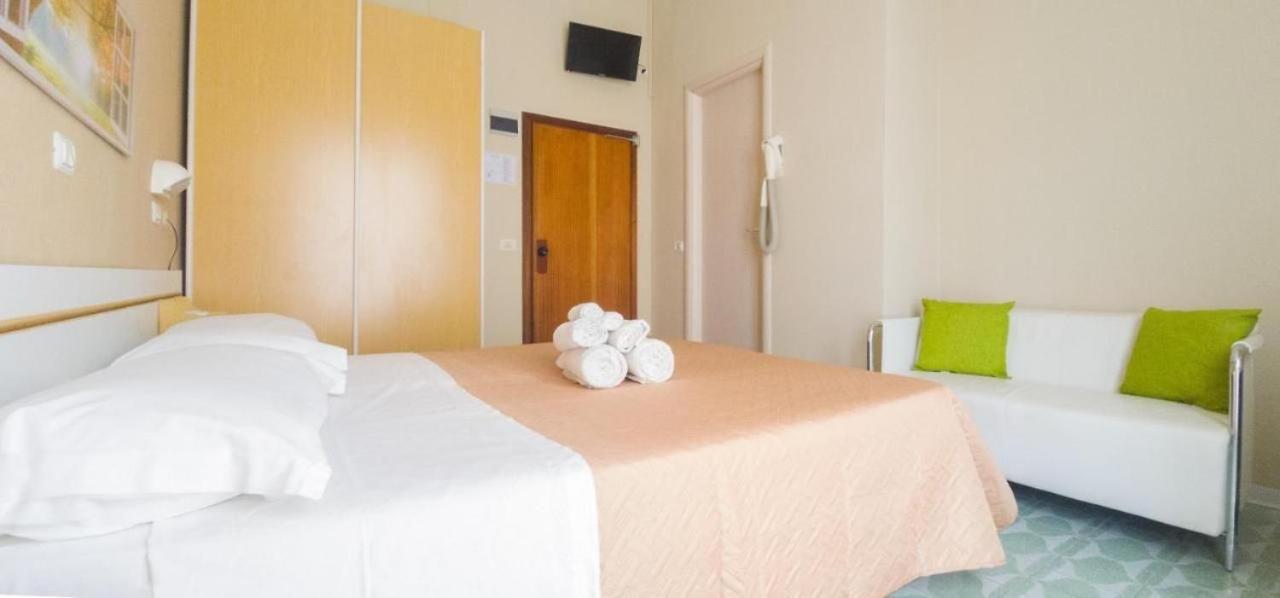 Hotel Kennedy Bellaria-Igea Marina Esterno foto
